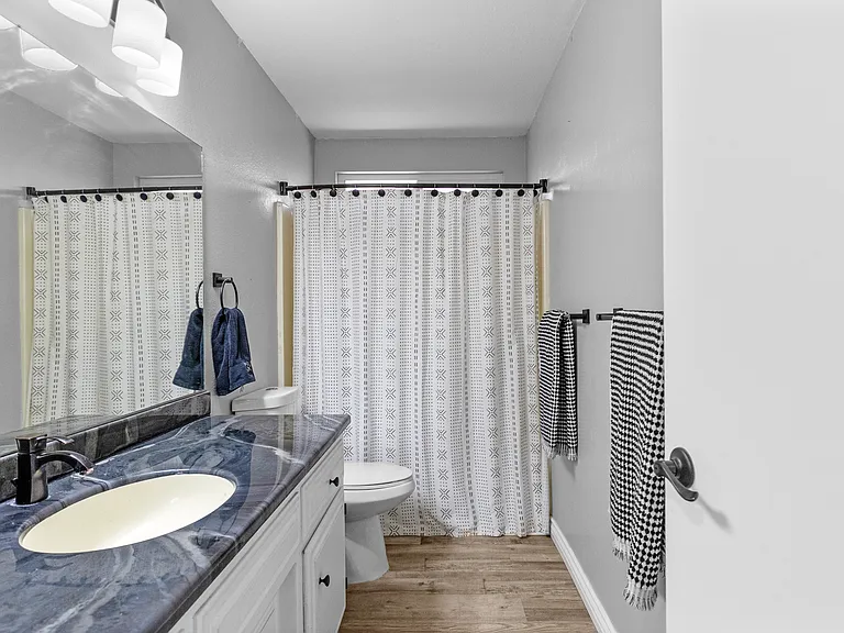 208 S Greenlawn St — Photo 25
