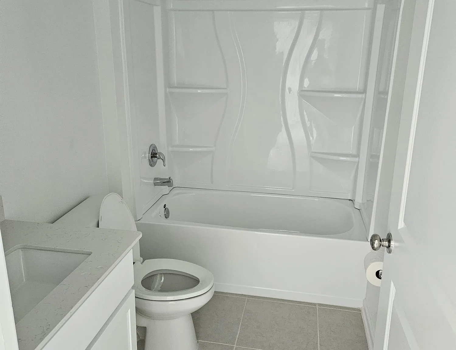 5 bed, 2400 sqft, $750 — Photo 4