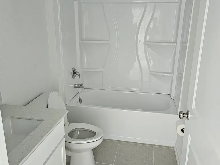 2414 McKinley Dr — Photo 4