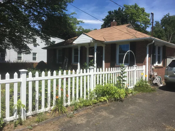 65 Stillwell Dr, Plainville, CT 06062