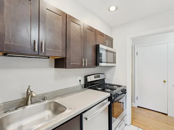 834 E Henry Clay St APT 1, Whitefish Bay, WI 53217