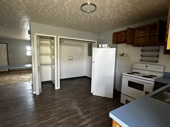 1157 1st Ave S, Nitro, WV