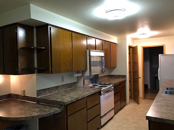 3rd image of 2232 Camas Ave