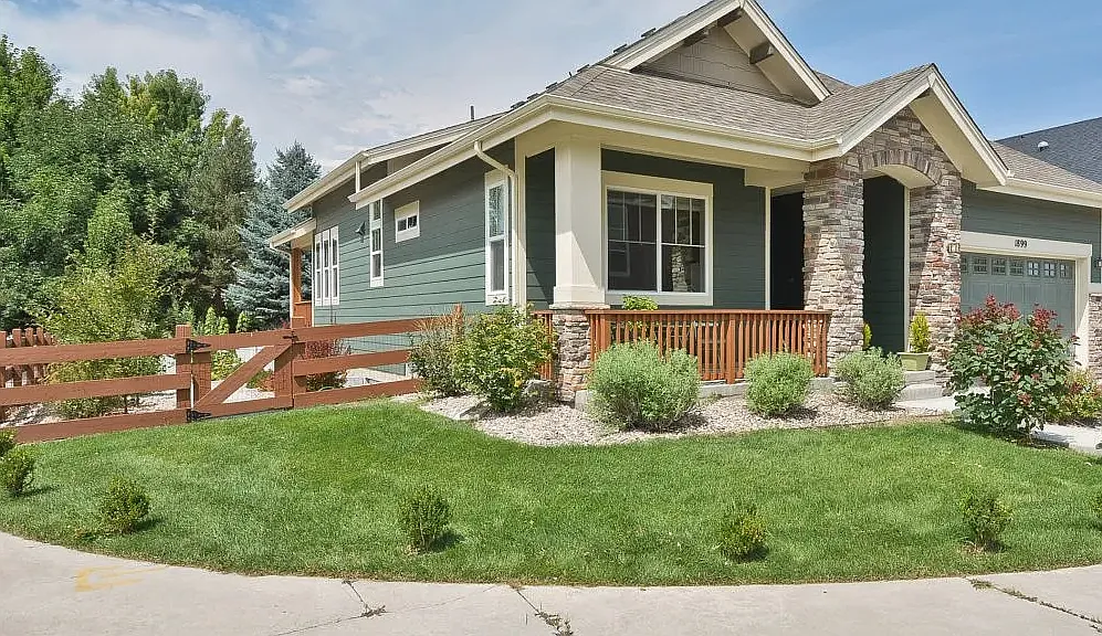 3 bed, 3.5 bath, 3000 sqft, $3,400 — Photo 2