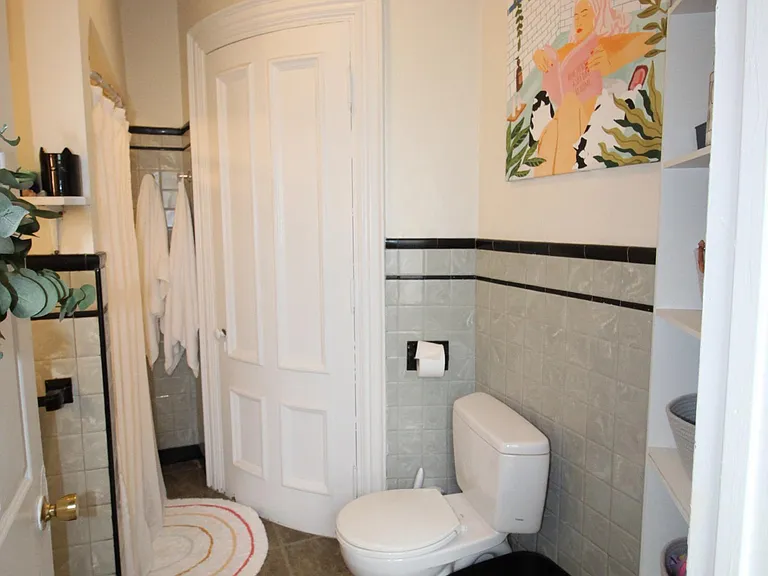 517 E Broadway #2 — Photo 10