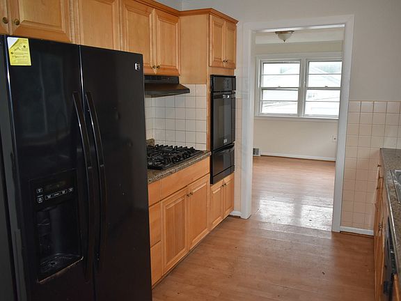 2nd image of 1023 Hollywood Ave