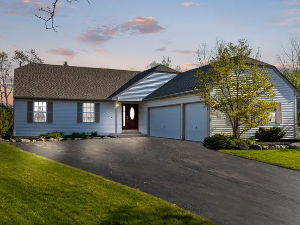5 Kay Ct, Crystal Lake, IL 60156