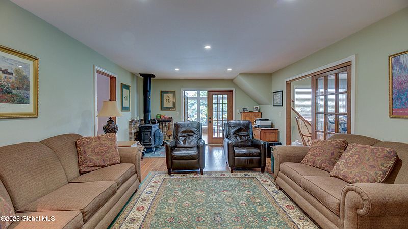 4th image of 541 Seven Hills Road