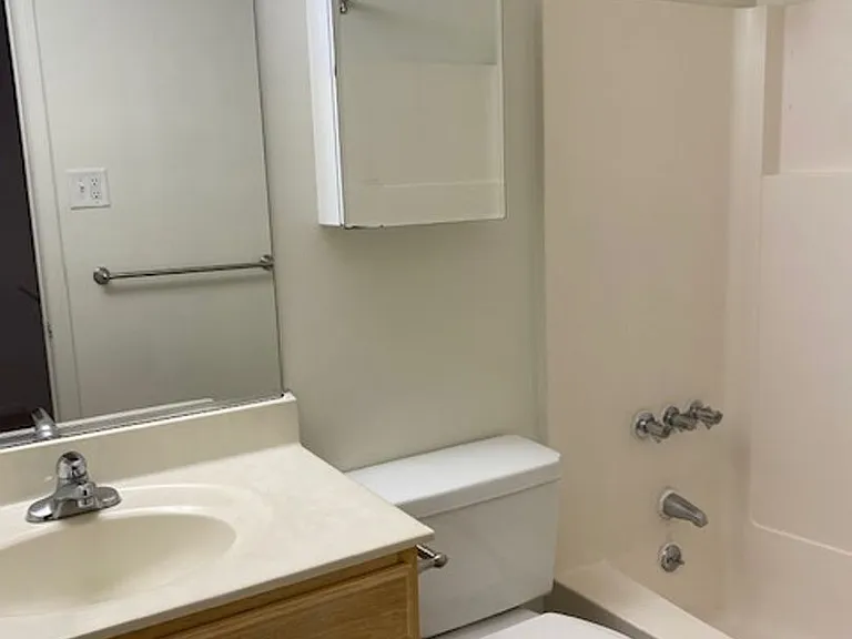 Eastwind Apartments — Photo 72