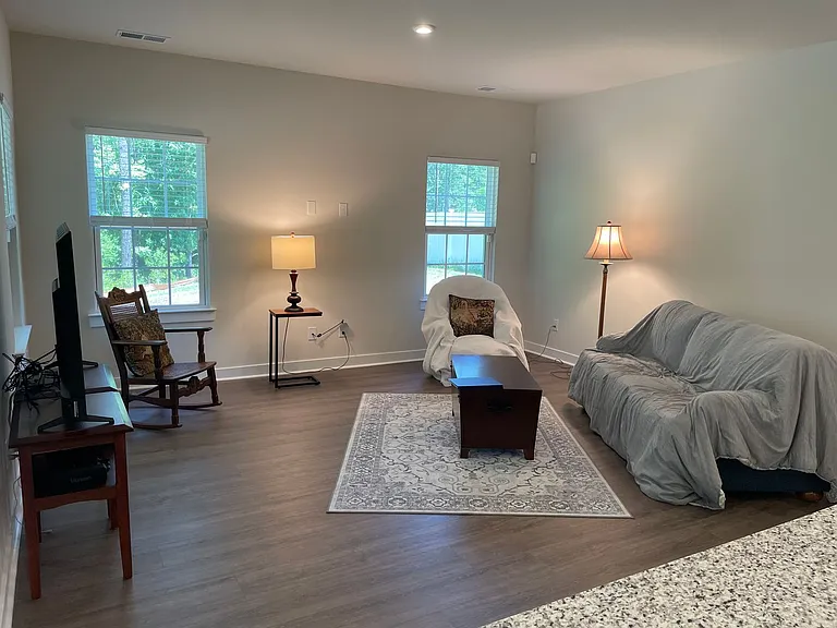 2116 Sounders Ln NE — Photo 5