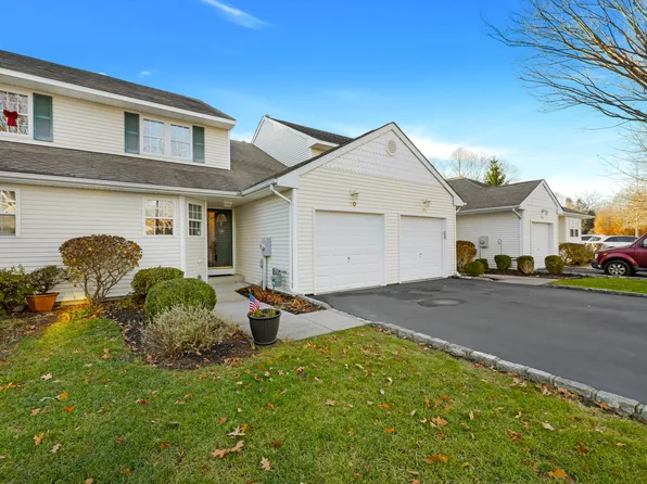 70 Strawberry Cmns, Riverhead, NY 11901