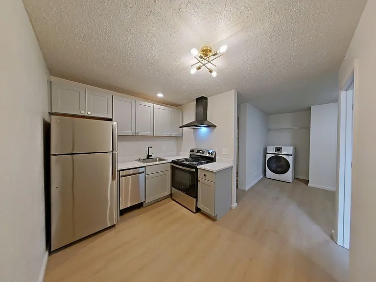 University Manor - Newly Renovated Units just a short walk from Campus! — Photo 42
