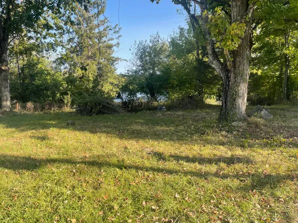 Maple St, Lewisburg, WV 24901