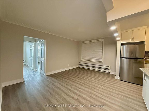 2nd image of 402 Royal York Rd #2