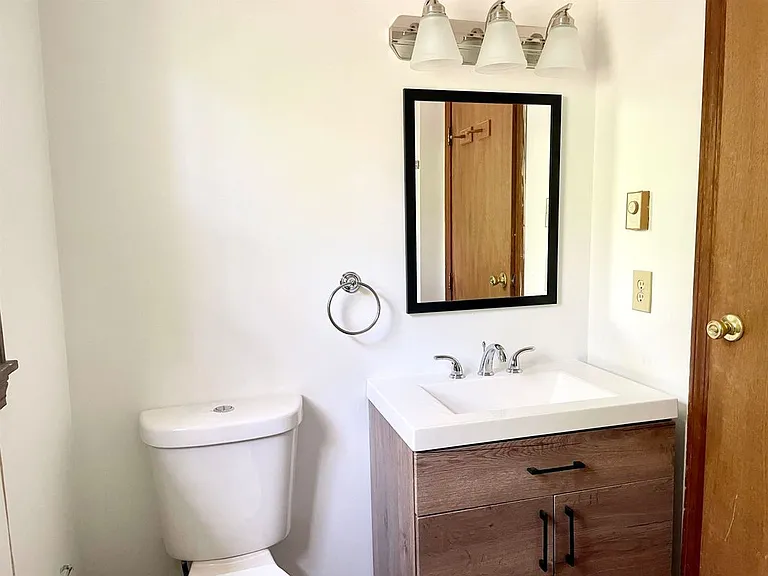 30 Emerald Dr #L — Photo 9
