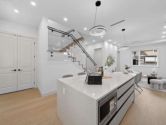 5th image of 6555 Carnegie St #3