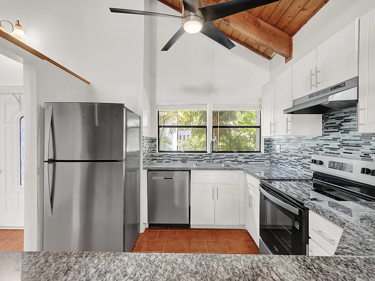 100 Sparrow Dr #13 — Photo 11