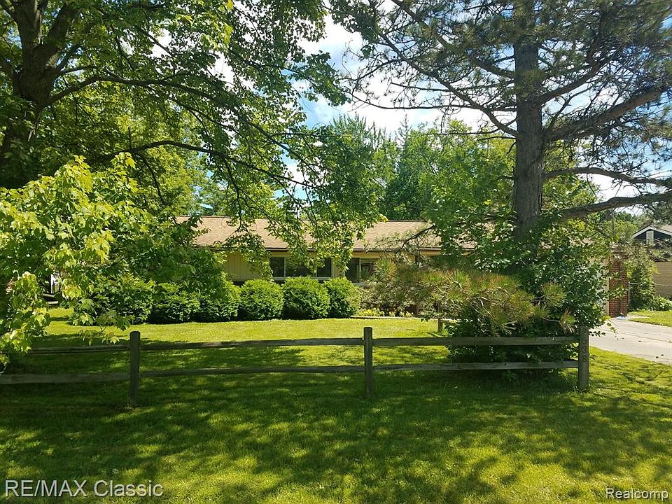 2538 Ivanhoe Dr, West Bloomfield, MI 48324 Zillow