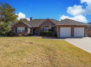 1924 SE Rolling Hills Dr, Bartlesville, OK 74006