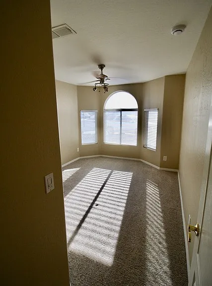 1115 E Pontiac Dr — Photo 24