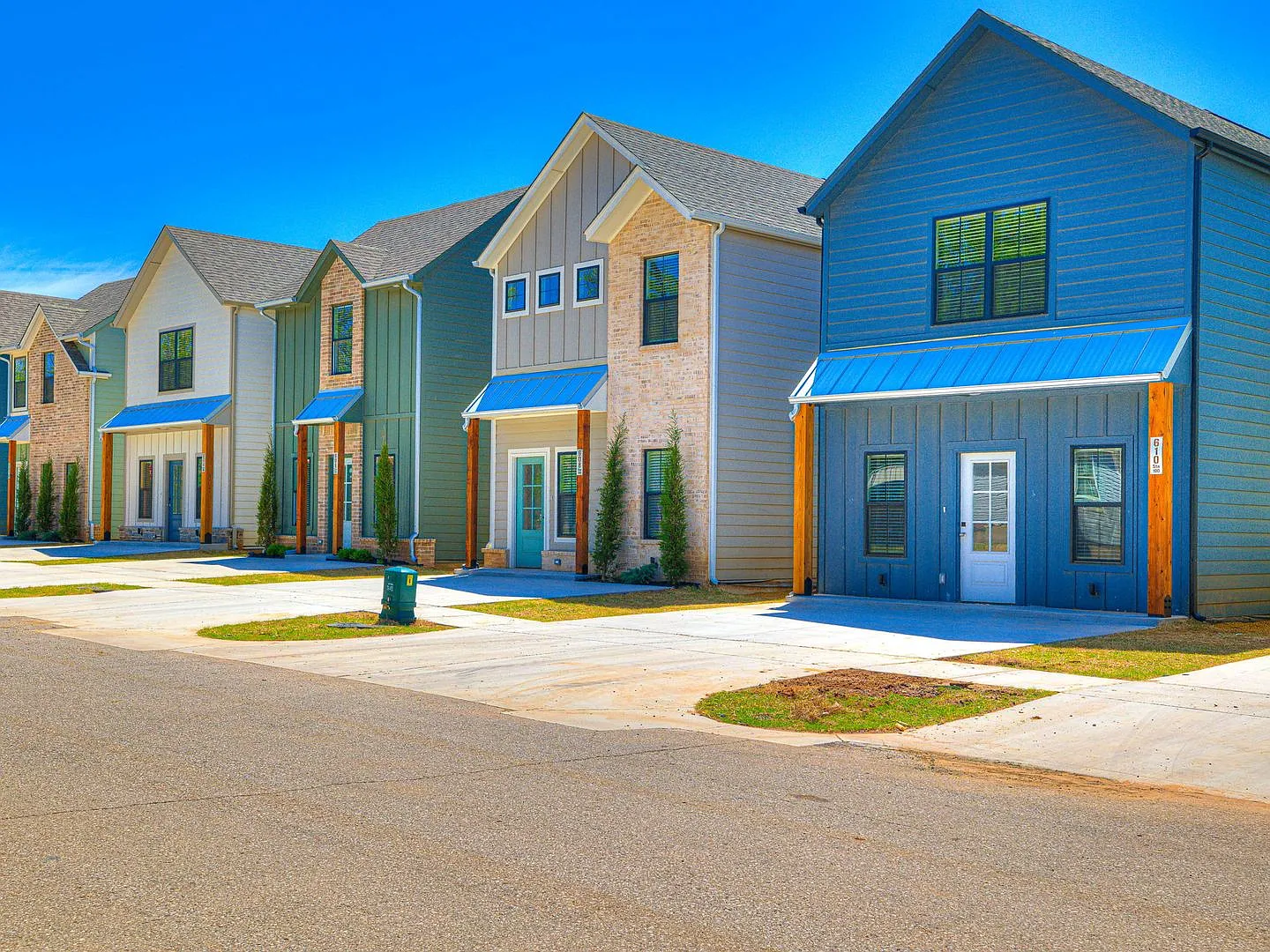 Brand New Duplexes Downtown Edmond — Photo 2