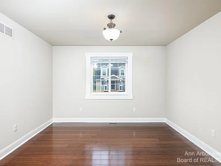 2 Maple Village Ct — Photo 7
