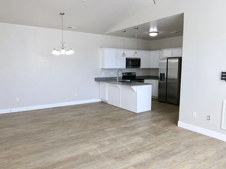 49 W Silver Springs Dr — Photo 6