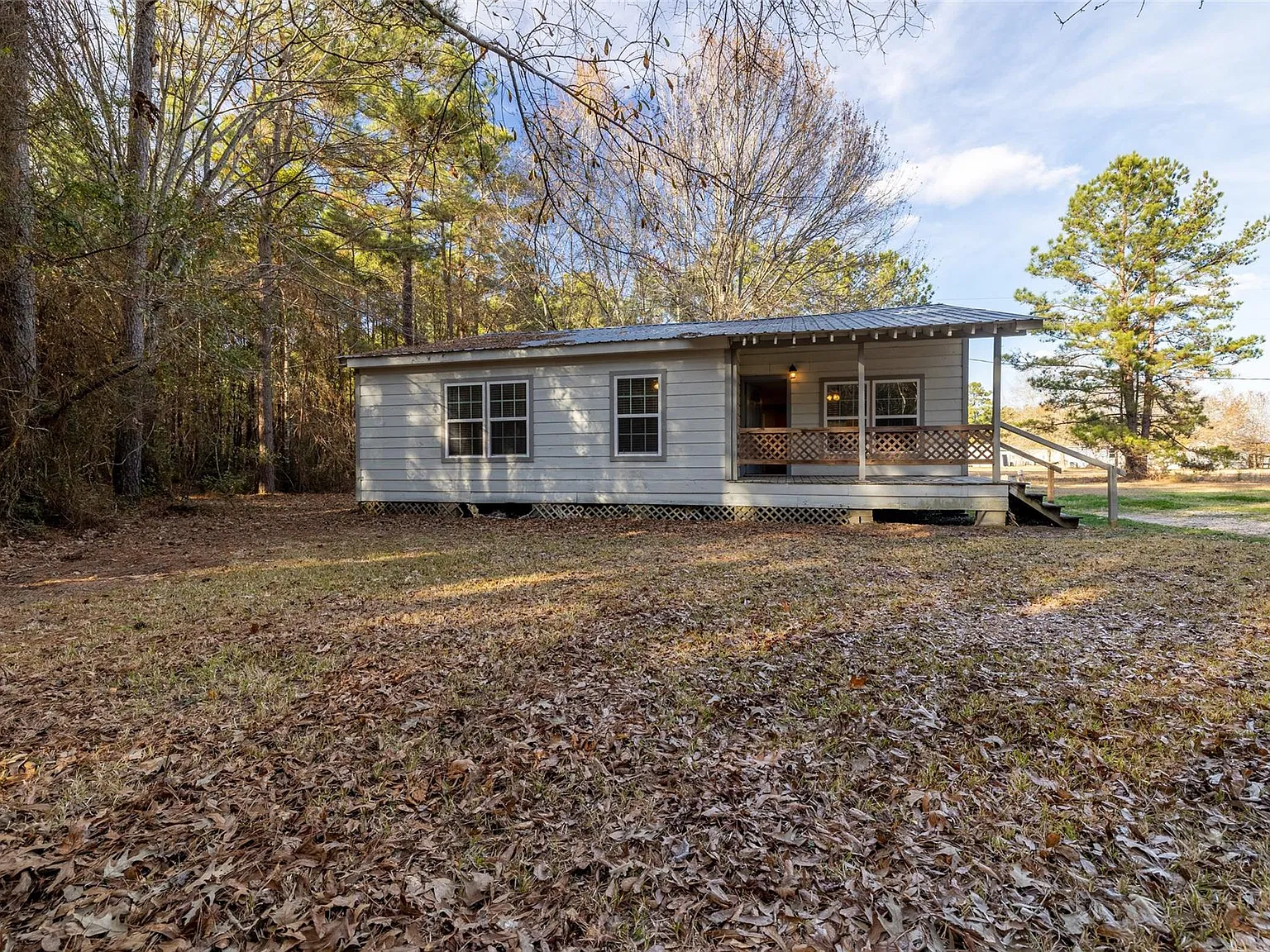 3 bed, 1.0 bath, 1400 sqft, $1,250 — Photo 4