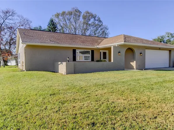 7926 Foxwood Dr, New Port Richey, FL 34653