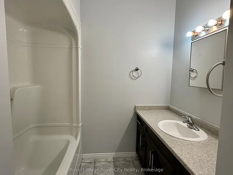 116 Wyndham St N #1 — Photo 6