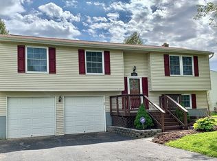 8221 Sarona Ln, Clay, NY 13041