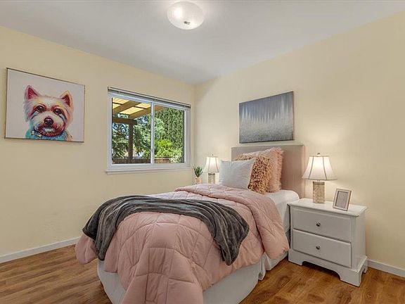 5th image of 685 Spargur Dr