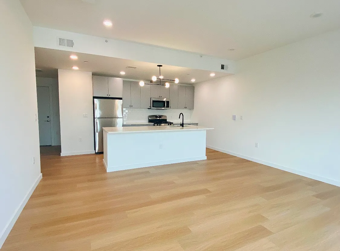 1 bed, 890 sqft, $3,950 — Photo 2