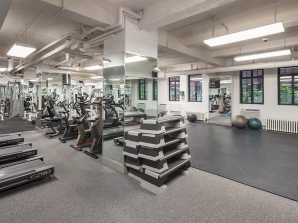 320 East 42nd Street 418 image 9 of 9