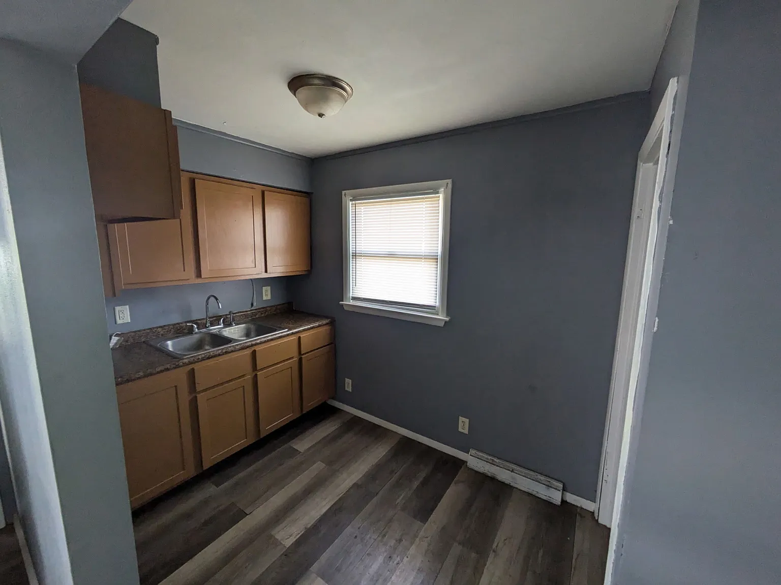 802 East London Avenue - 1 — Photo 3