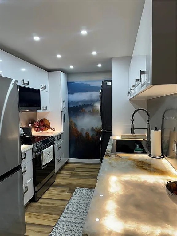 2 bed, 2.0 bath, 1176 sqft, $3,800 — Photo 3