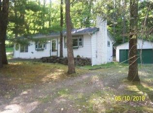 115 Maple Dr, Greentown, PA 18426