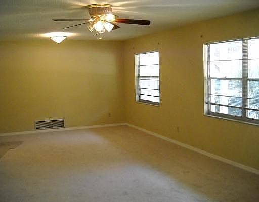 4th image of 100 Nob Hill Cir