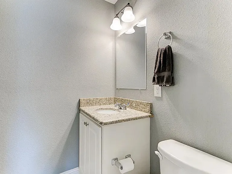 2313 W Devitt St — Photo 11