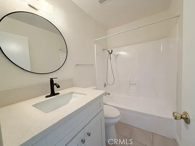 775 Hampshire Ln — Photo 7