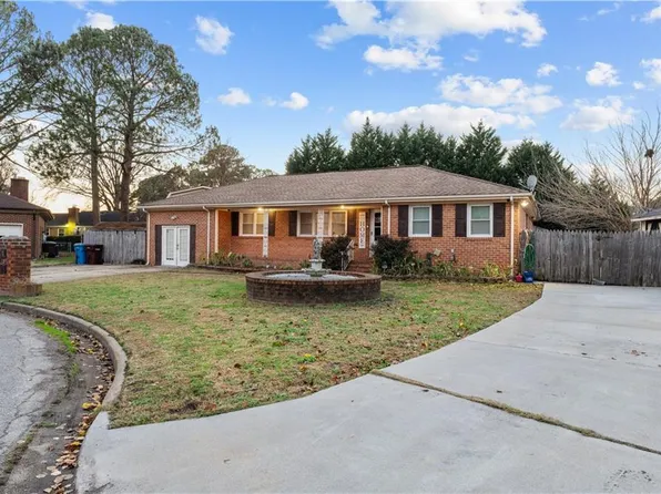 2408 Crown Ct, Chesapeake, VA 23325