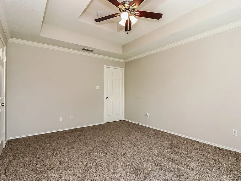 2844 Claremont Dr — Photo 9