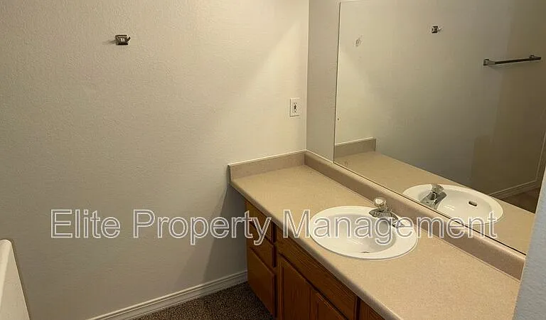 195 S Stardust Ct — Photo 16
