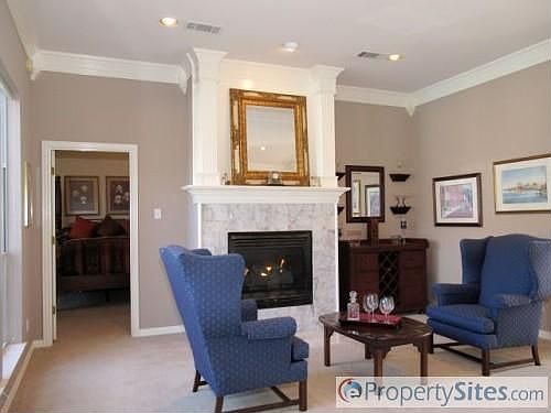 4th image of 1401 Meadow Ln