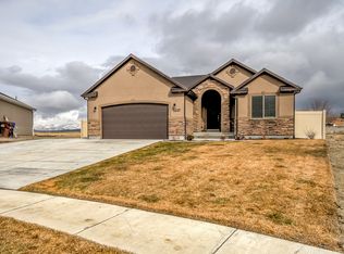 1227 E Hunter Ln, Eagle Mountain, UT 84005