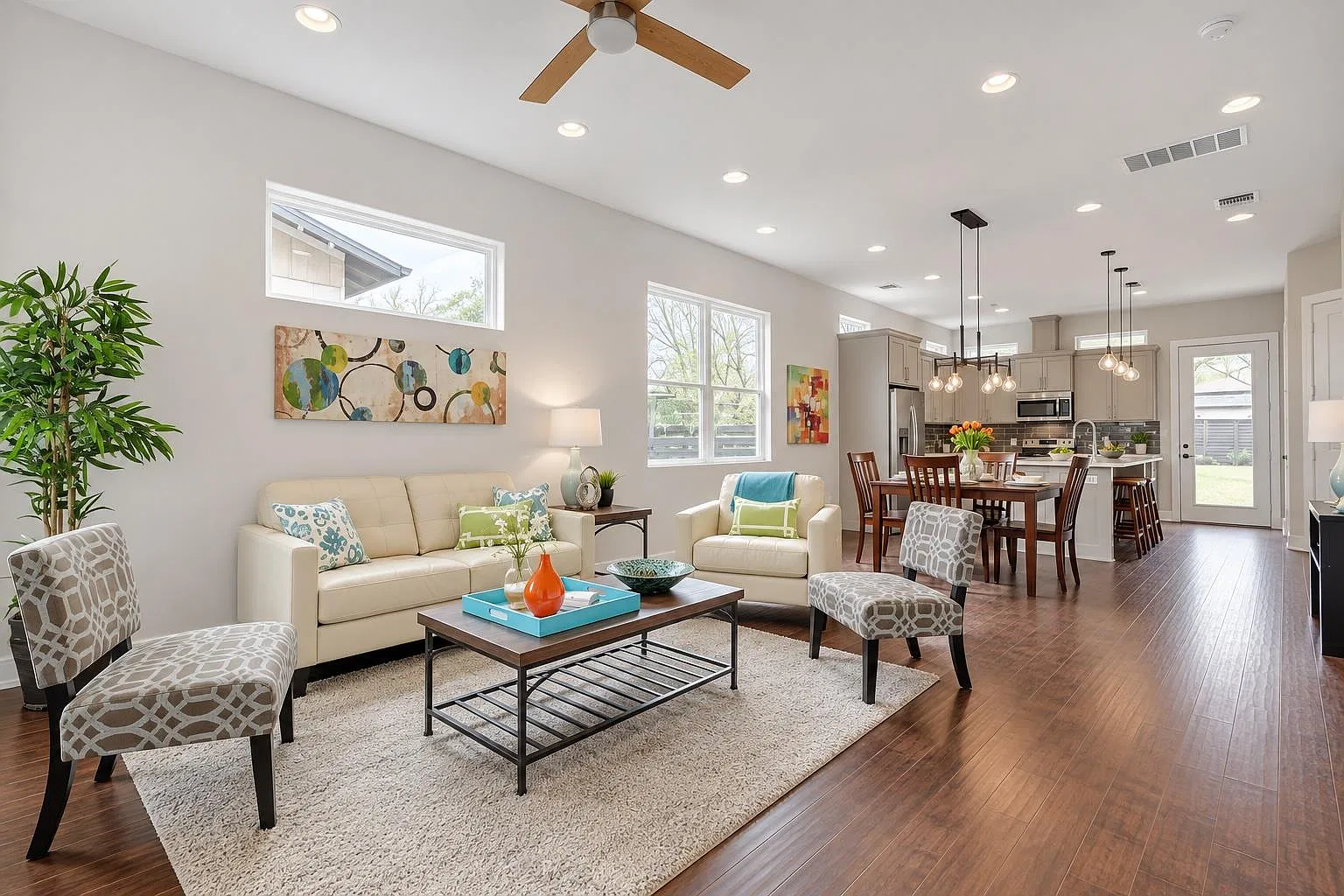 3 bed, 2.5 bath, 1612 sqft, $2,200 — Photo 2