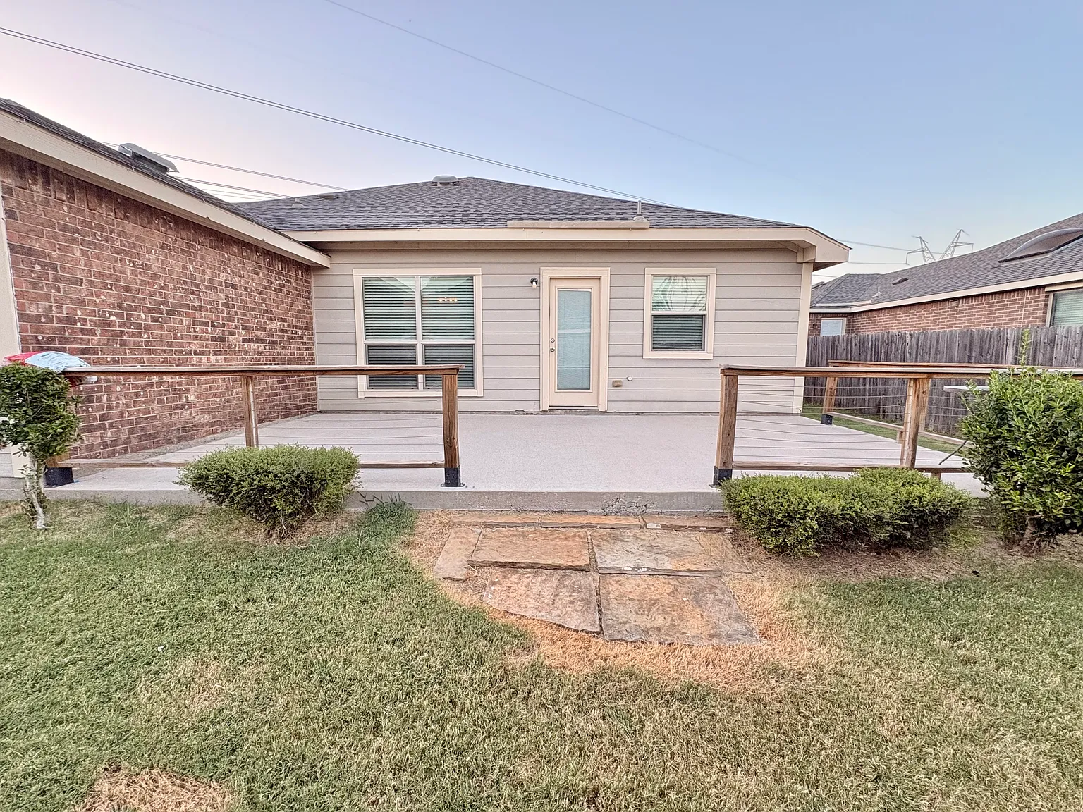 3 bed, 1363 sqft, $2,100 — Photo 3