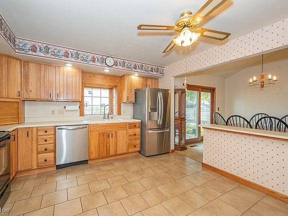 3rd image of 1810 Celeste Cir