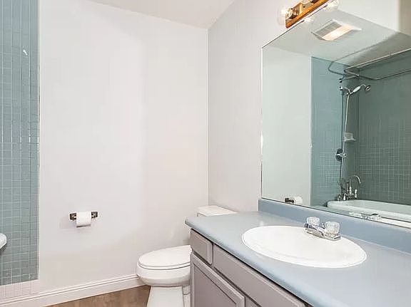 4th image of 1840 Royal Oak Cir
