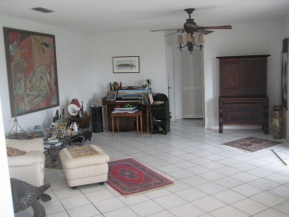 5th image of 304 La Palma Ln